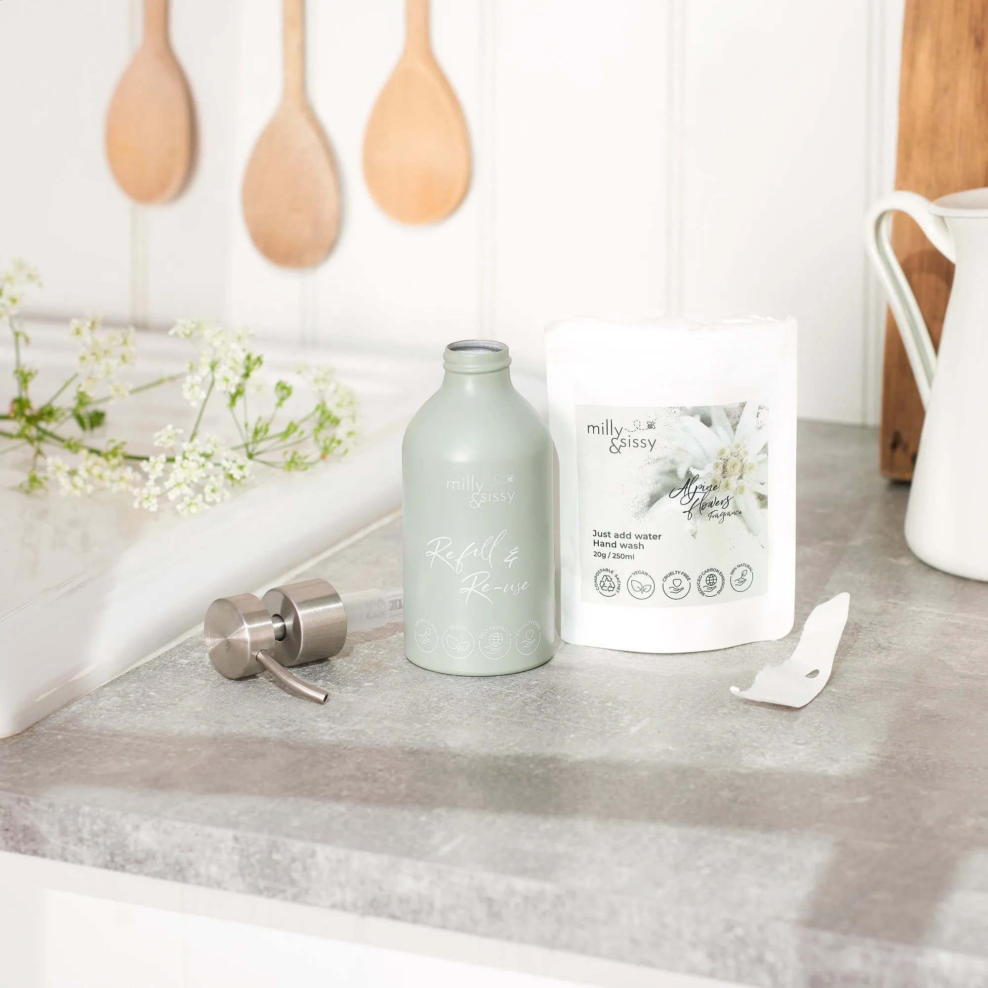 250ml Aluminium bottle in Sage green