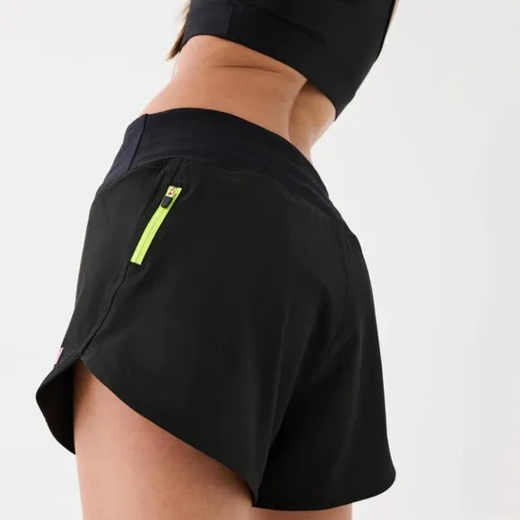 IN PLAY SHORT