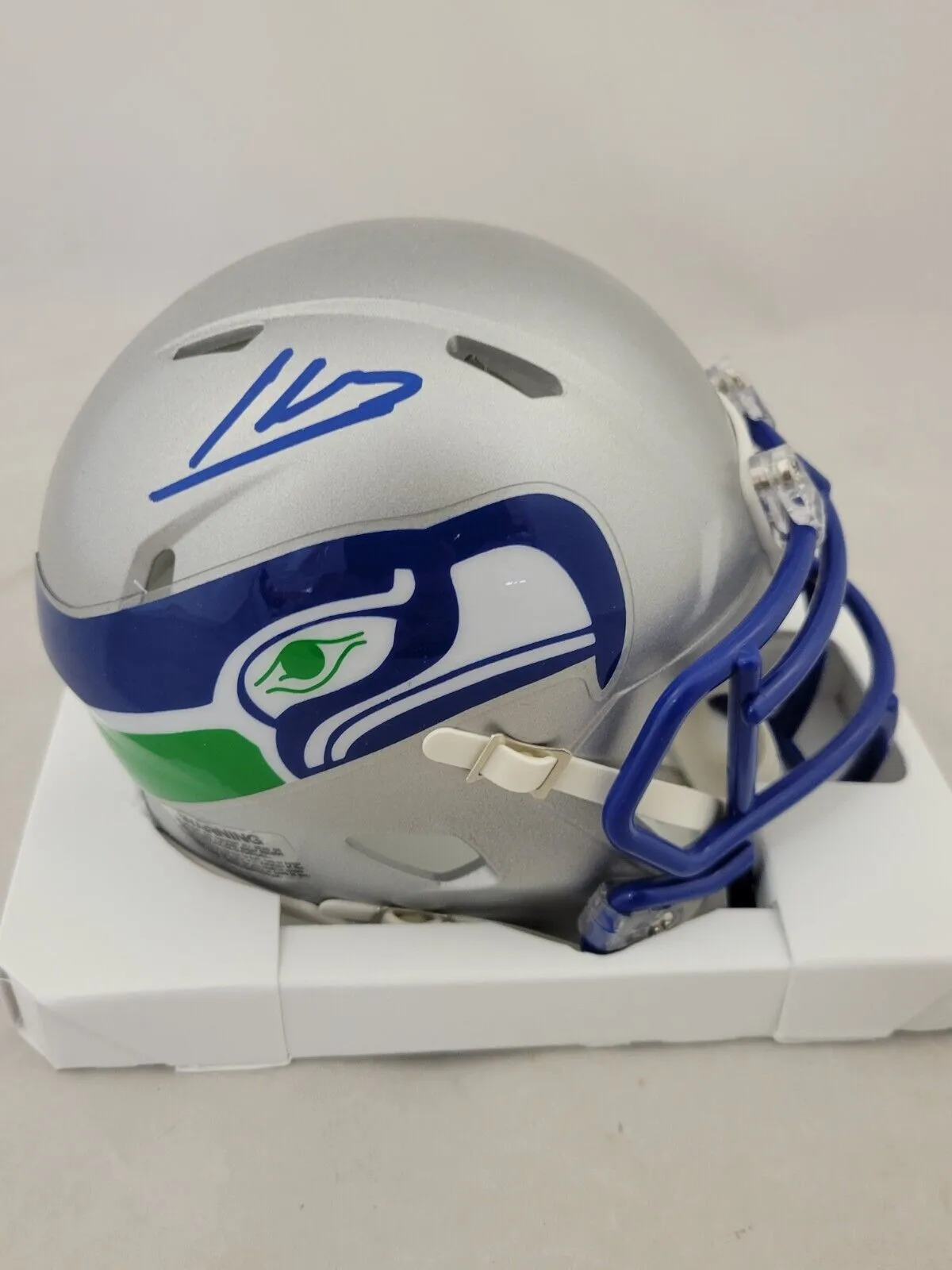 KENNETH WALKER III SIGNED SEATTLE SEAHAWKS THROWBACK SPEED MINI HELMET BECKETT