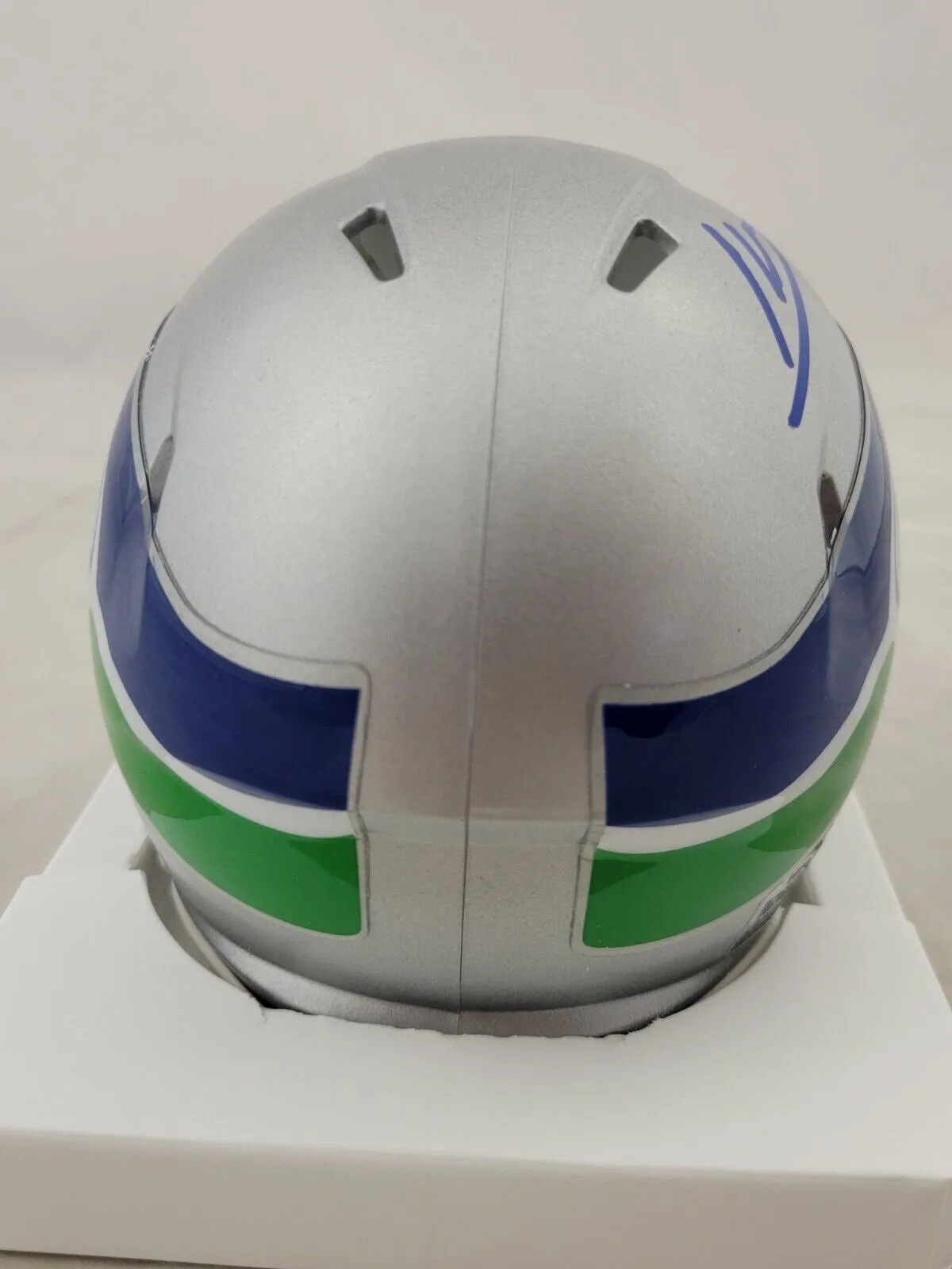 KENNETH WALKER III SIGNED SEATTLE SEAHAWKS THROWBACK SPEED MINI HELMET BECKETT