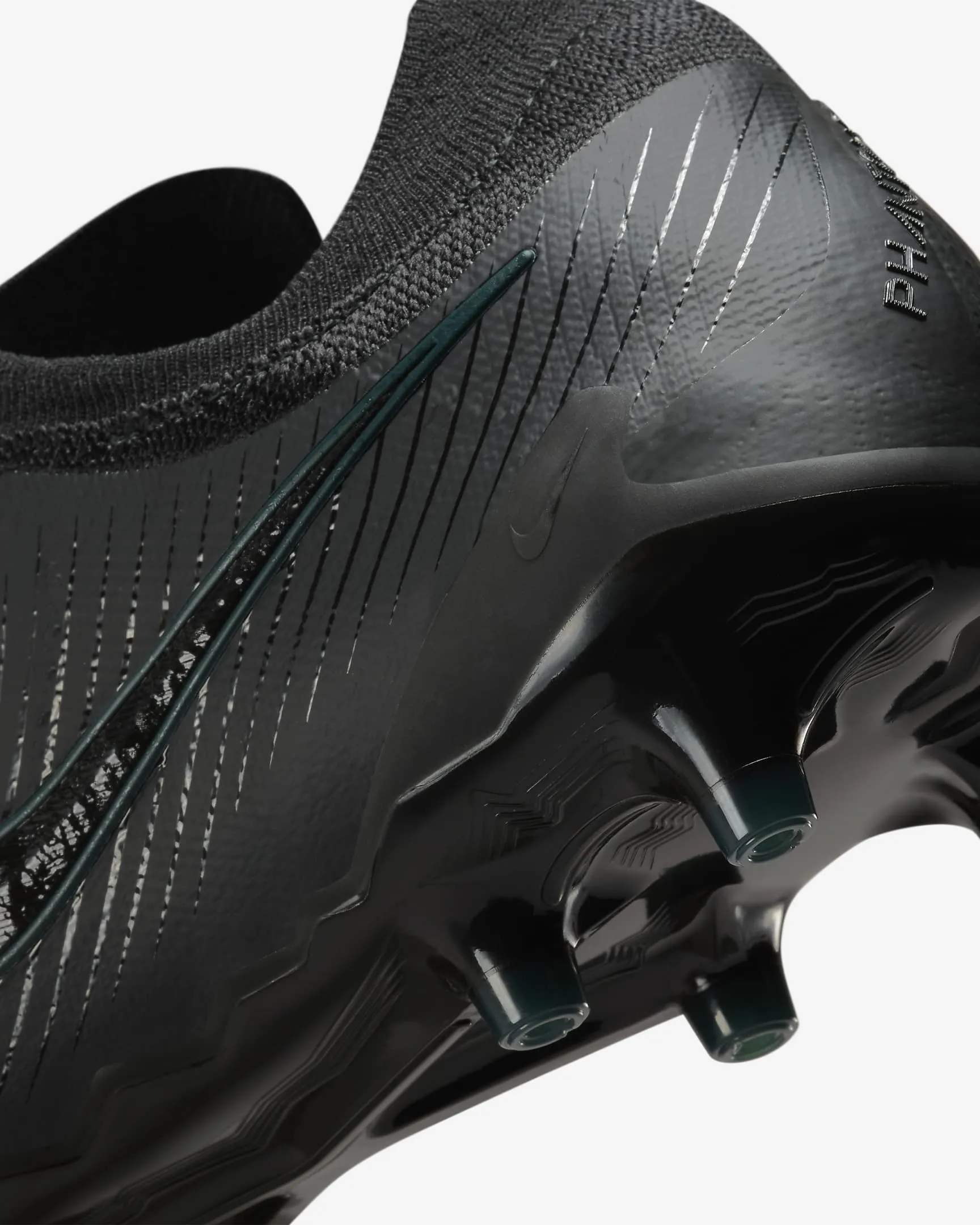 Nike Phantom GX 2 Elite AG Low-Top Soccer Cleats