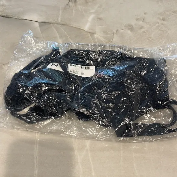 NWT Lululemon Athletica Women Black Stretch Back Strap Running Sport Bra Size 6