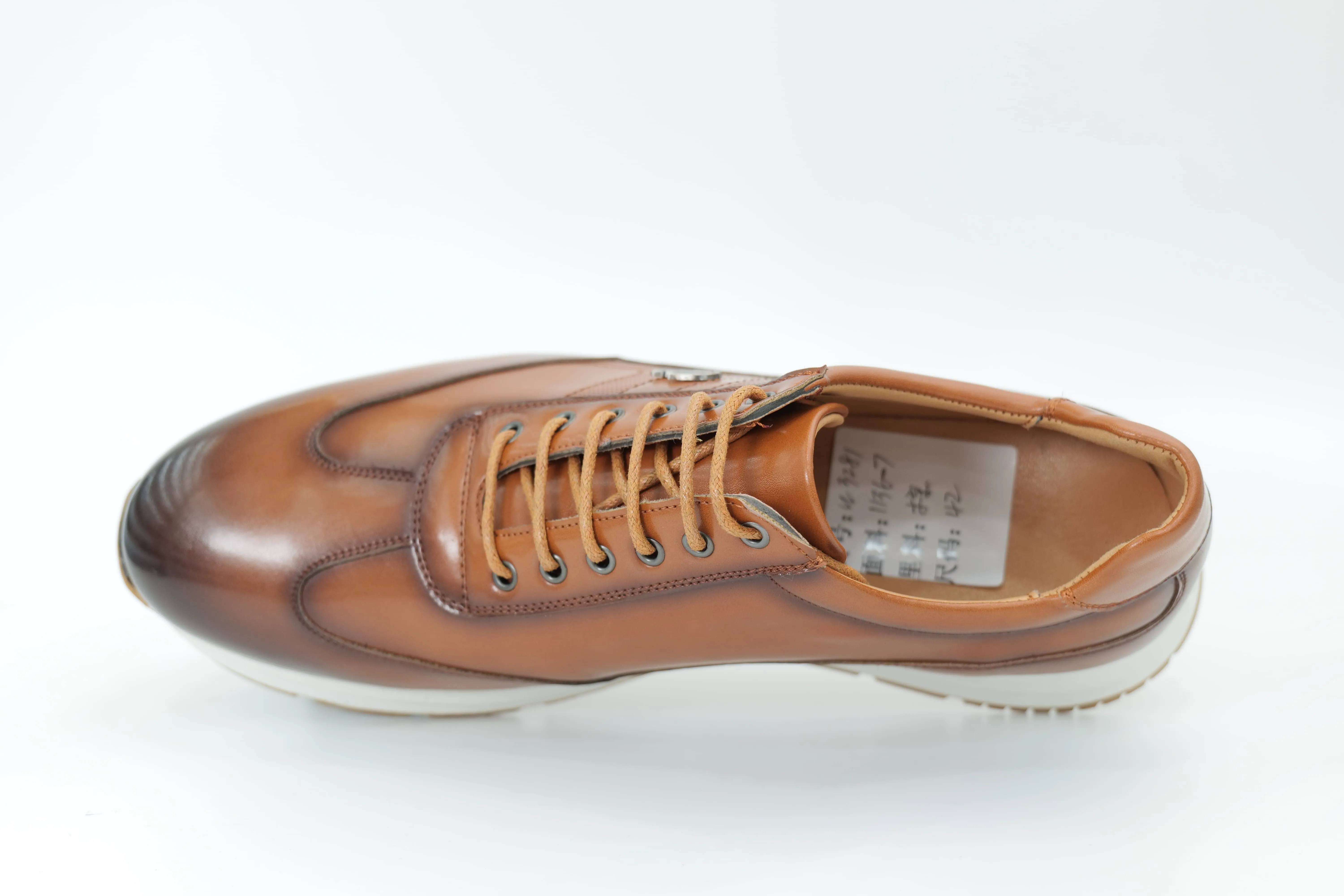 Sports shoes