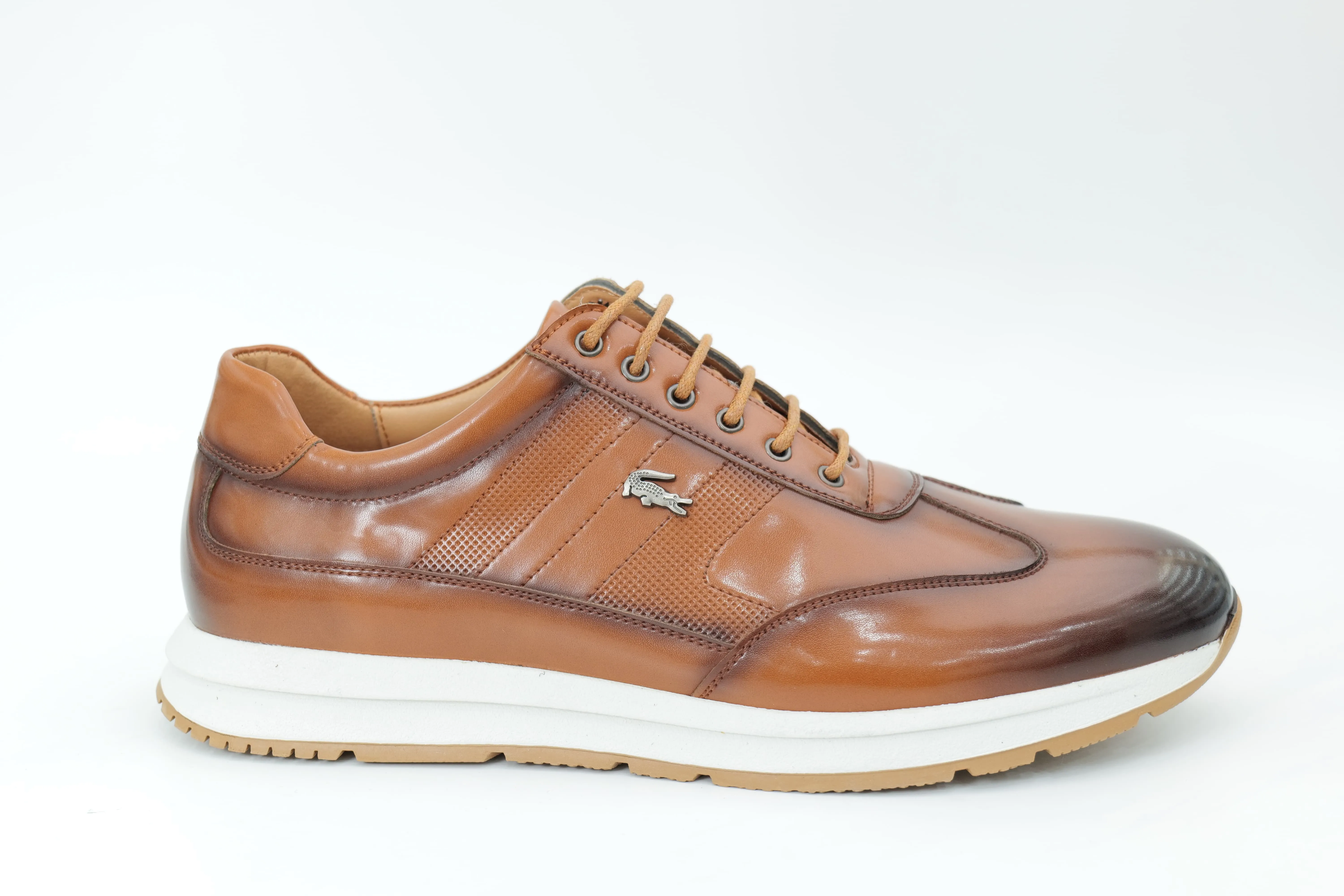 Sports shoes
