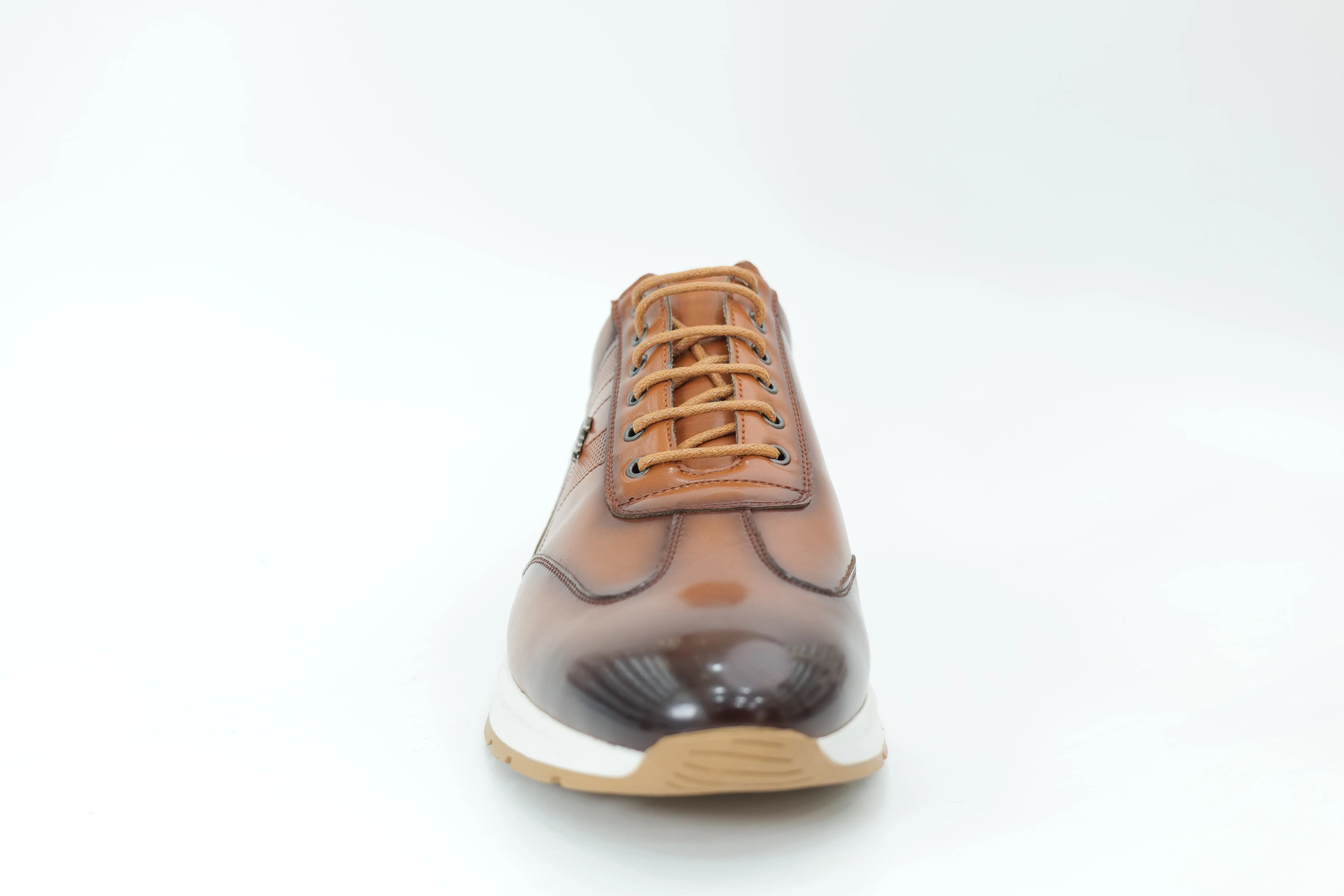 Sports shoes