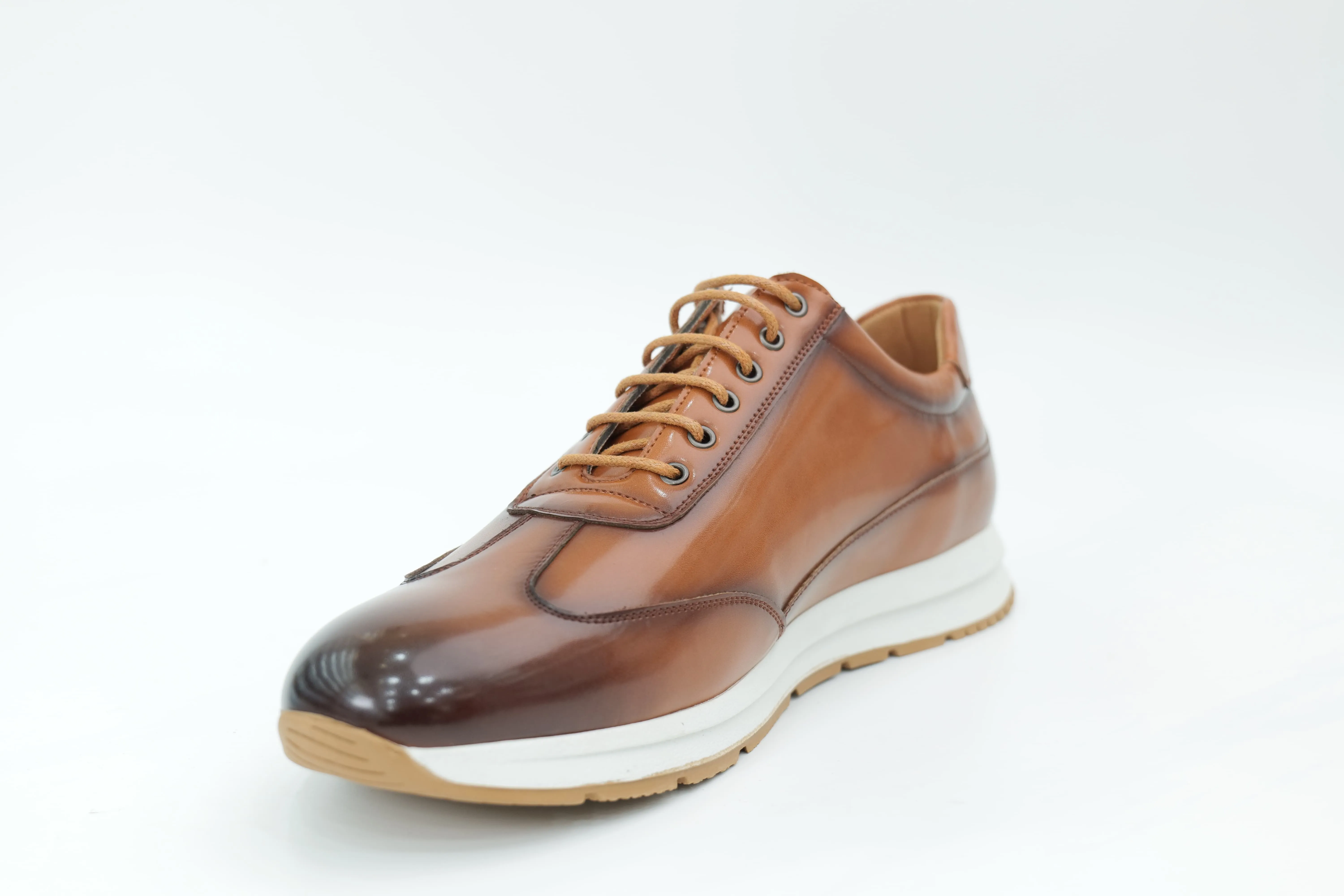 Sports shoes