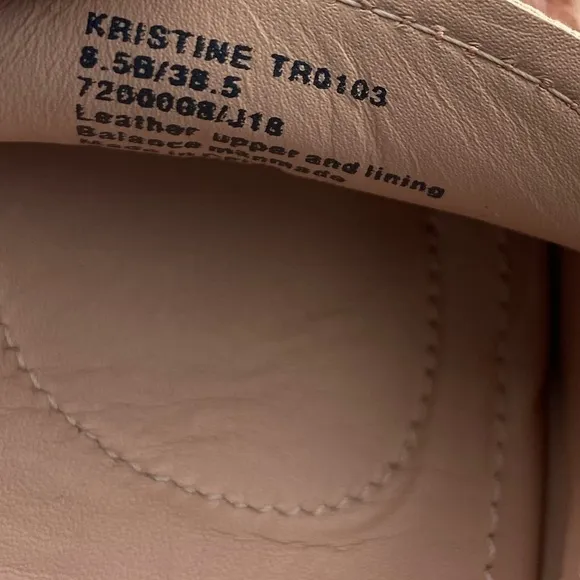 Taryn Rose suede pale pink flat women’s  shoes size 8.5